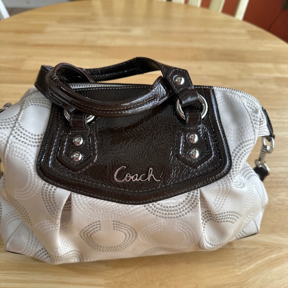 Coach patent leather with a cream color bag - Picture 1 of 7